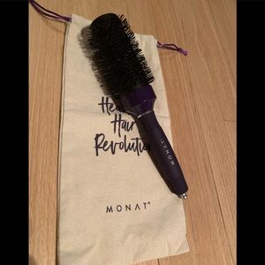 Monat Styling Hairbrush